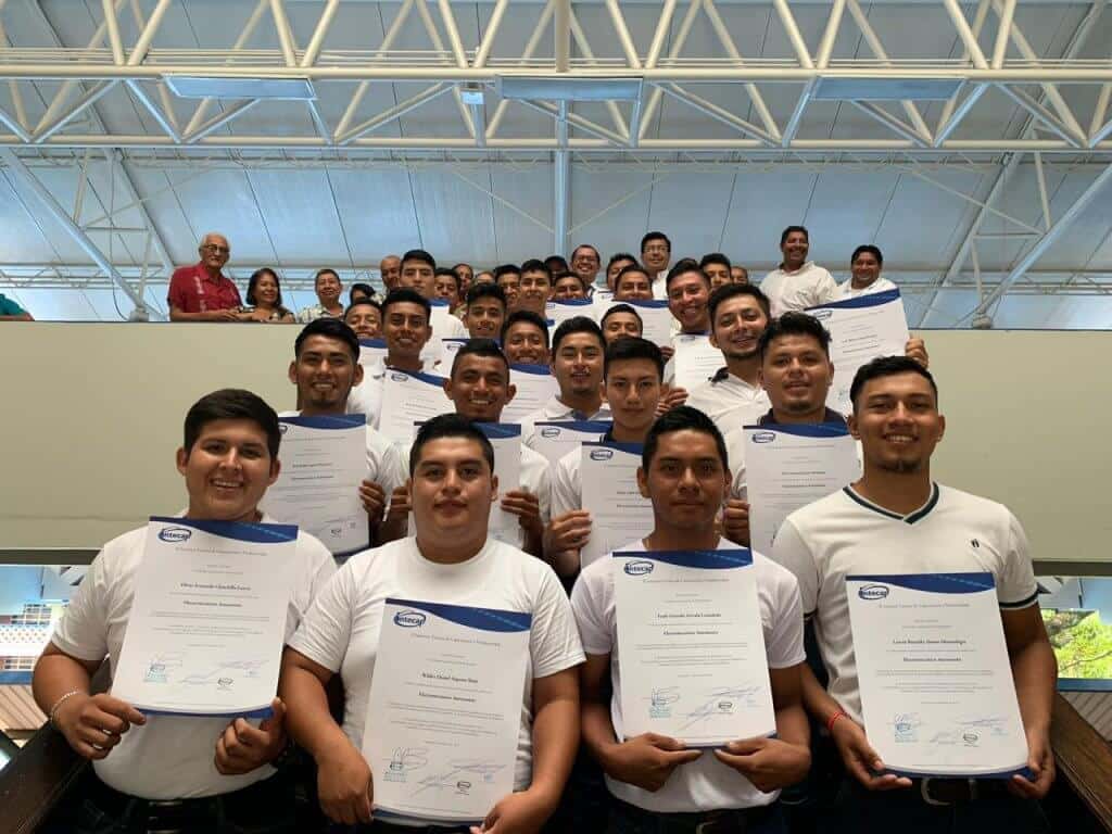 Se gradúan 39 jóvenes con  becas de los ingenios azucareros